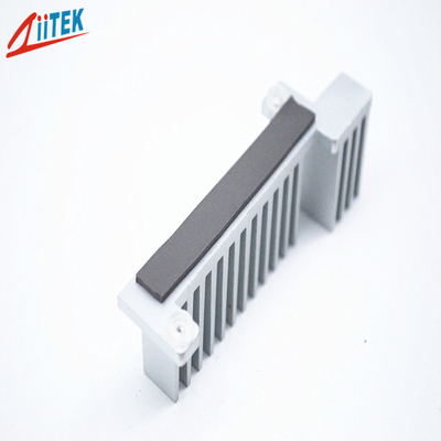 Γκρίζο θερμικό μαξιλάρι TIF5100-30-11US 2.5mmT 94 V0 3.0W/MK ΚΜΕ για τη μάζα υψηλής ταχύτητας - Drive αποθήκευσης